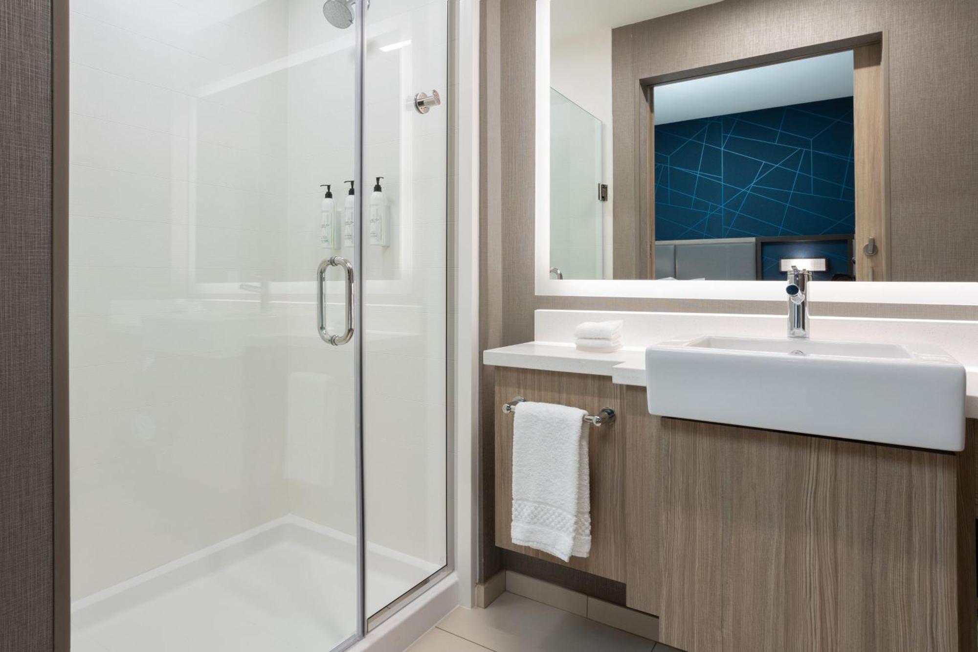 Springhill Suites By Marriott Pleasanton Exterior photo